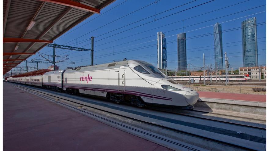 Pruebas de circulación del tren de alta velocidad en Navalmoral de la Mata.