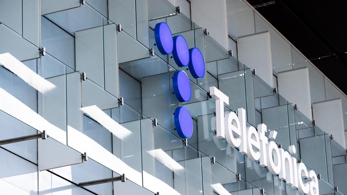 Fachada de la sede de Telefónica.