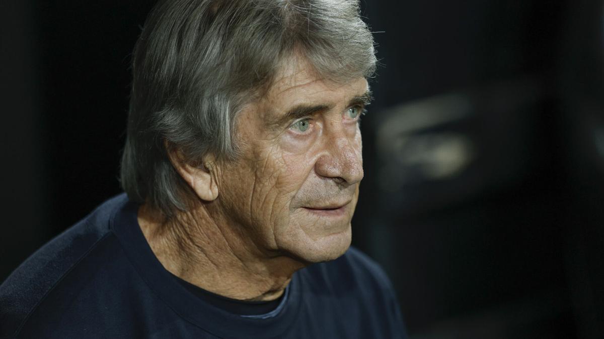 Manuel Pellegrini en Mestalla durante el Valencia-Betis de la jornada 12 de LaLiga EA Sports.
