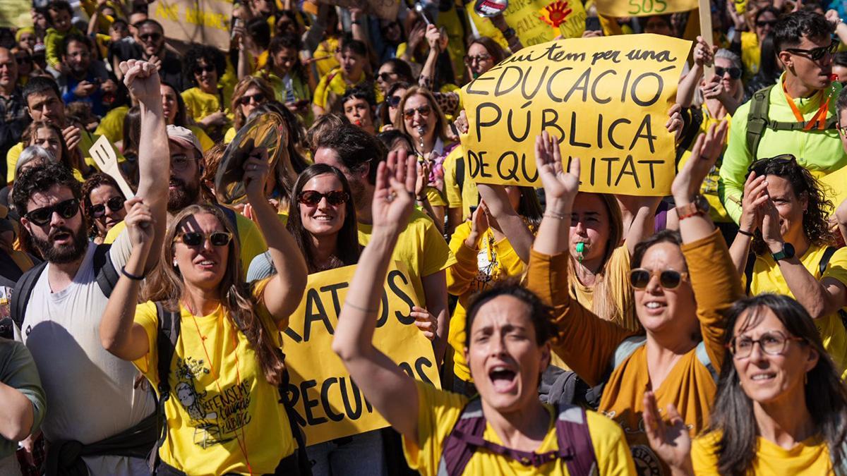 La manifestación de profesores toma el centro de Barcelona