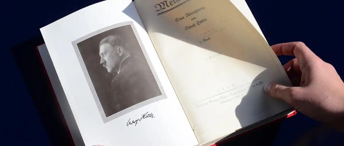 Ejemplar de la primera edición de 'Mi lucha', de Adolf Hitler.