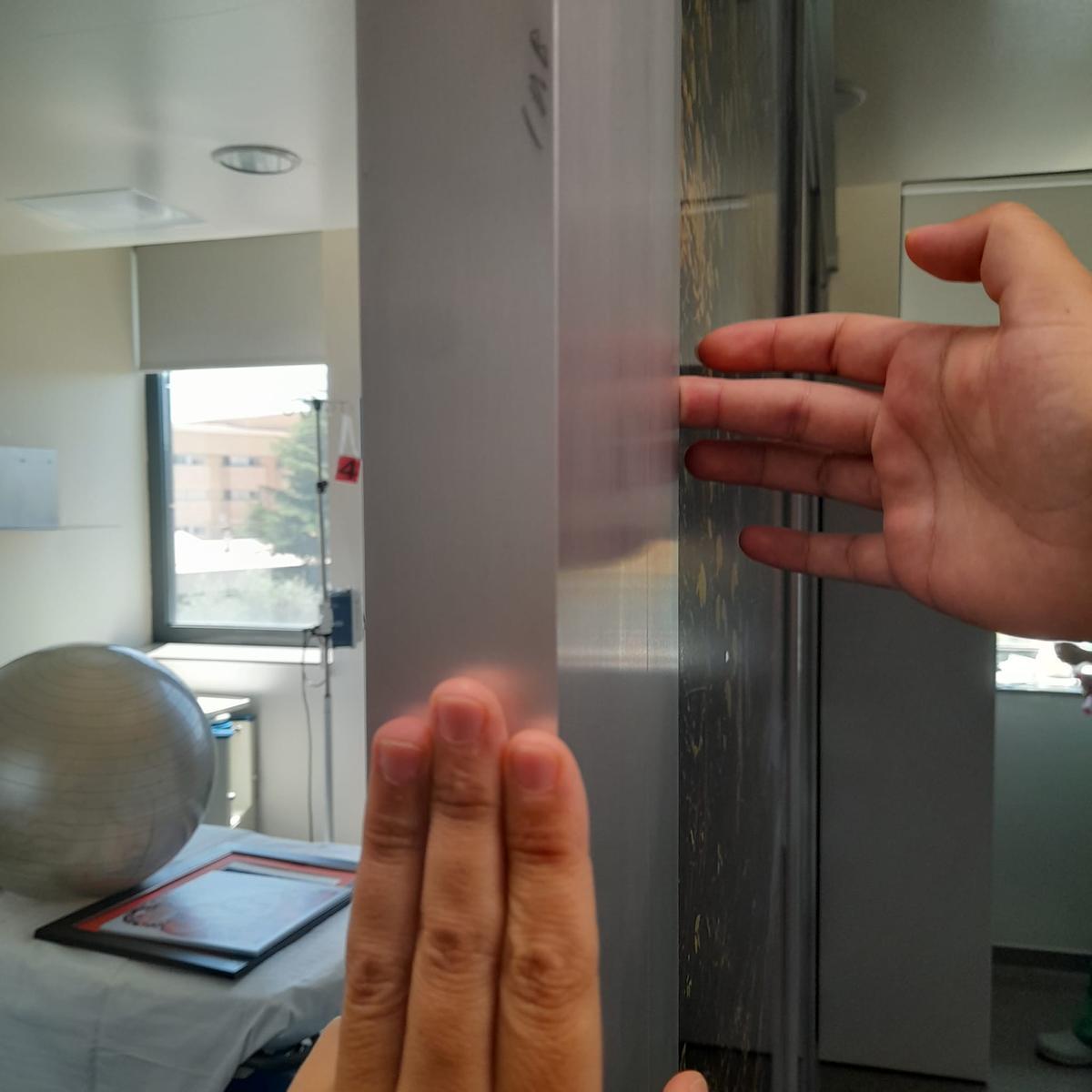 Separación con panel sándwich metálico entre las salas de dilatación.