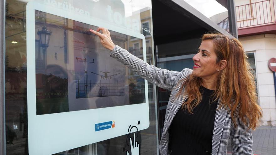 Orihuela instala en la costa dos pantallas táctiles con información turística