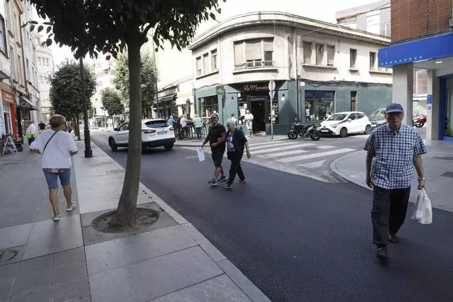 Las mejoras en el asfalto de la avenida de la Argentina de Gijón, en imágenes