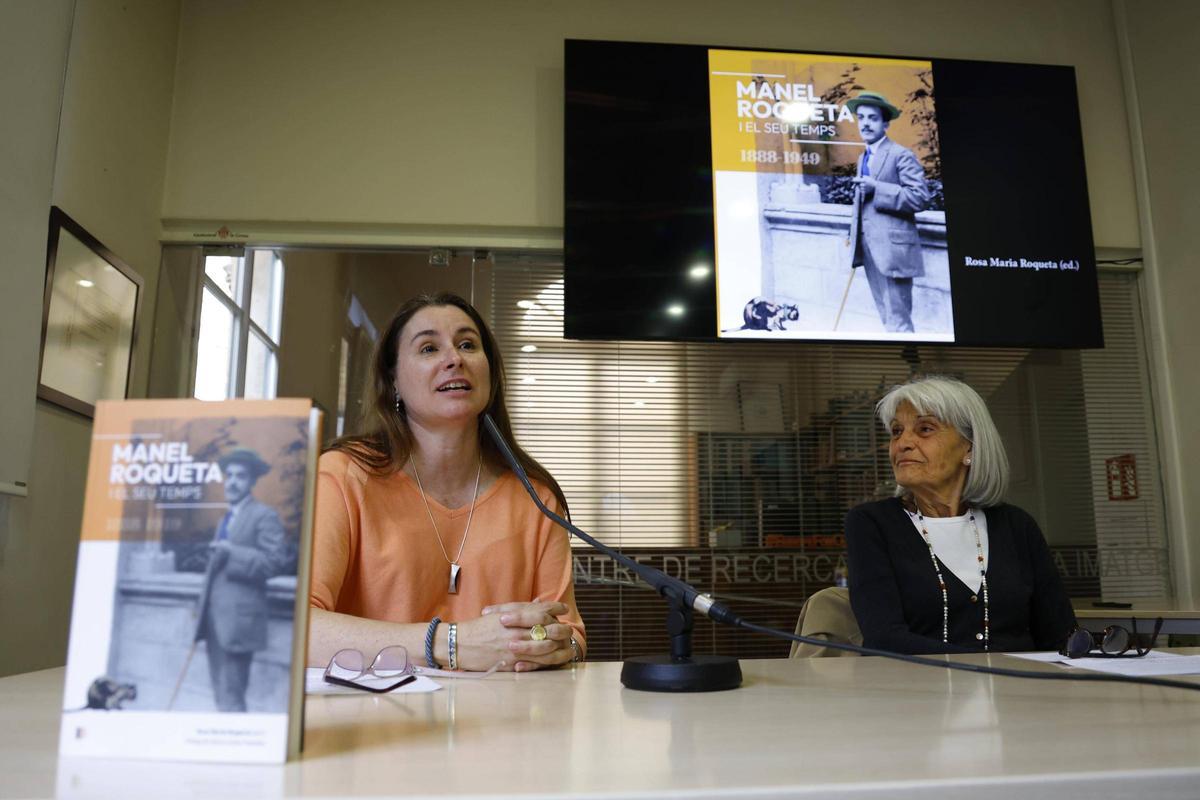 Lluïsa Faxedas (a l'esquerra) i Rosa Maria Roqueta, durant la presentació del llibre sobre Manel Roqueta.