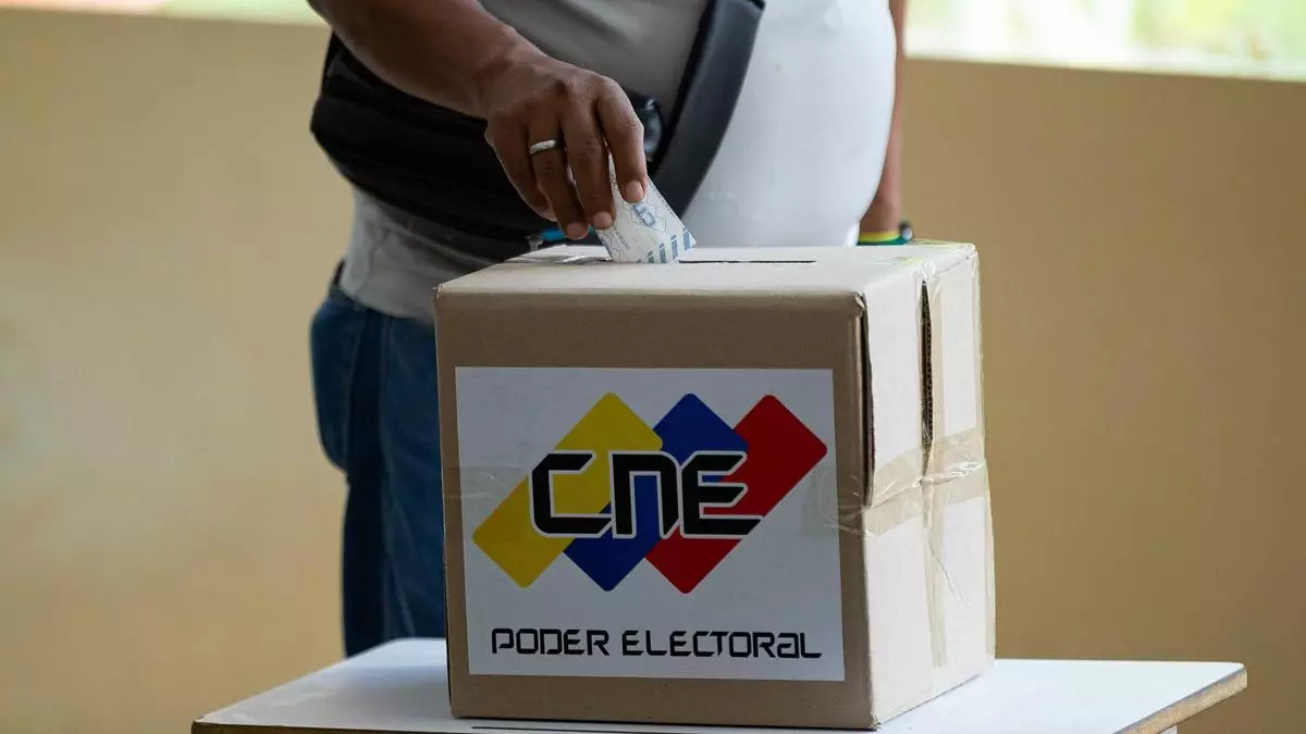 La democracia está en declive en América Latina, ¿es posible revertirlo?