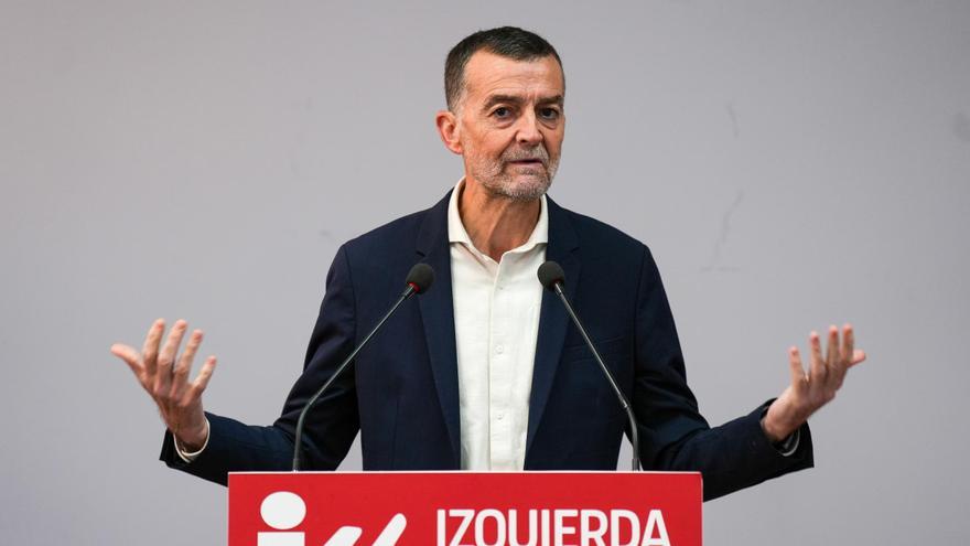 El líder nacional de IU, Antonio Maíllo, este lunes en rueda de prensa.