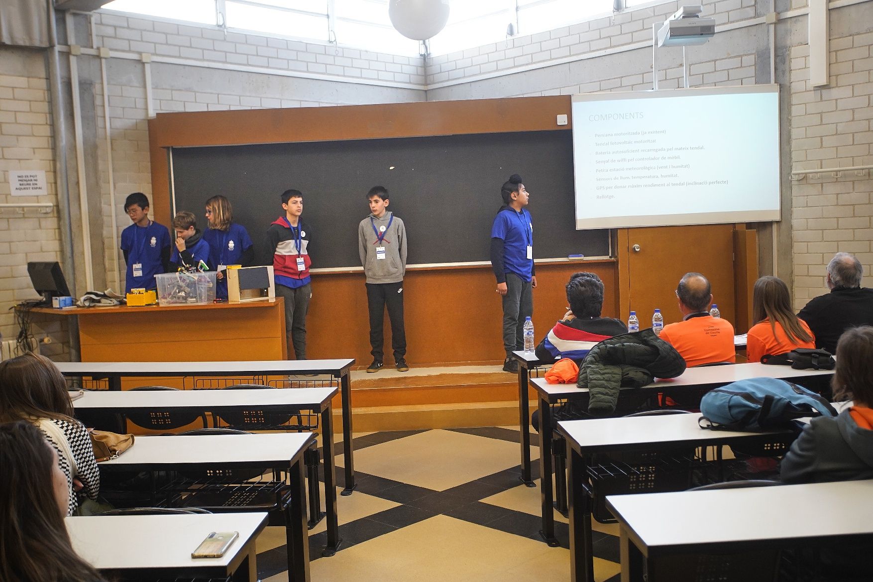 Les imatges de la «First Lego League» a Girona