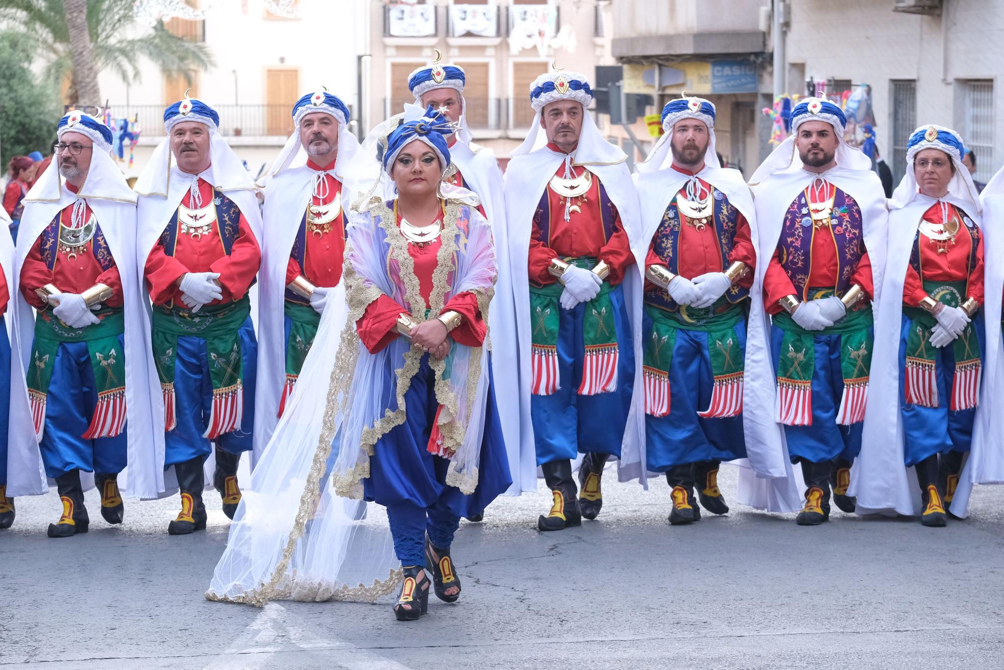 Elda agradece a San Antón el regreso de la fiesta