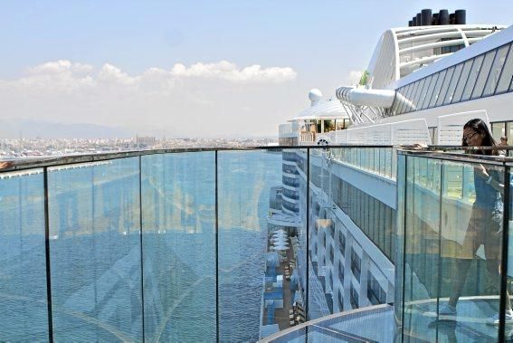 Das 300 Meter lange Kreuzfahrtschiff ist am Donnerstag (1.6.) das erste Mal in Palmas Hafen eingelaufen. Auf Mallorca wird es auch am Monatsende getauft.