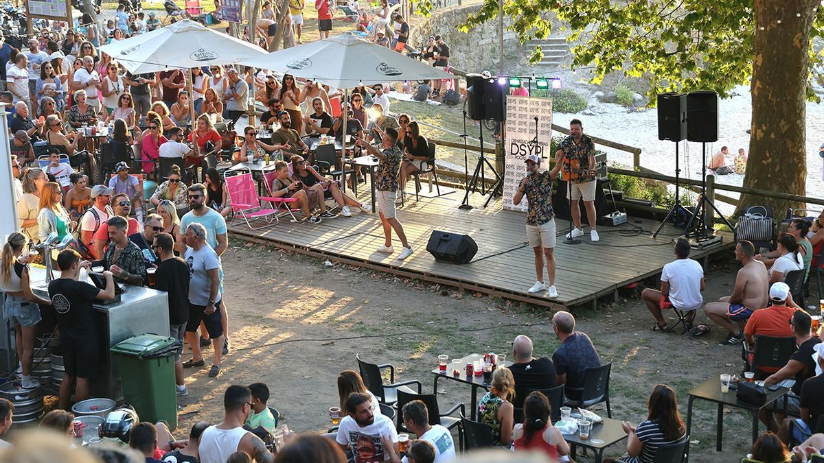 Concierto celebrado en un chiringuito de Samil.