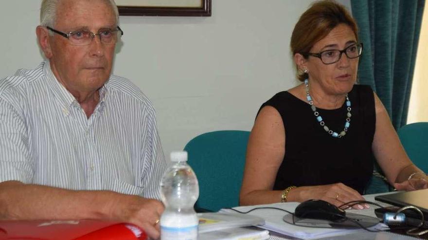 El alcalde de Alcañices, Jesús Lorenzo Mas, con la presidenta de la Diputación, Mayte Martín Pozo.