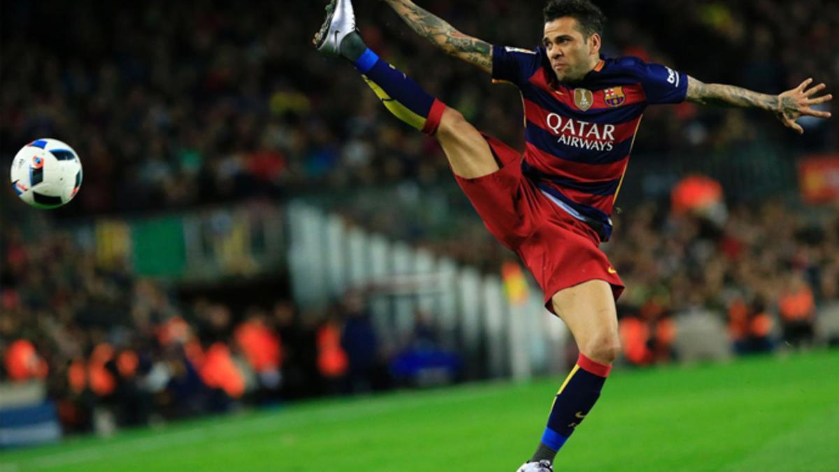 Alves ha jugado seis meses con una fascitis plantar