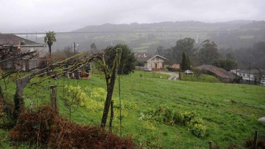 Vista del núcleo de Barradaos, afectado por la protección del yacimiento.  // Bernabé/Javier Lalín