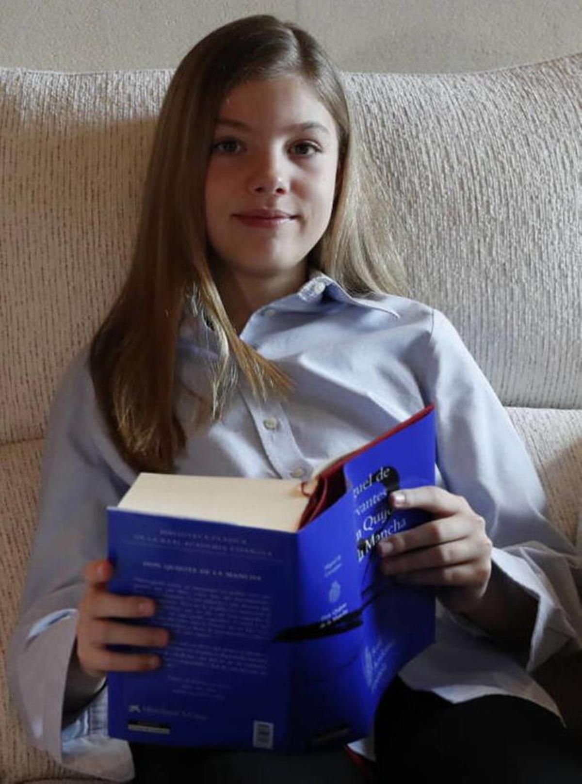 La infanta Sofía durante la lectura de El Quijote