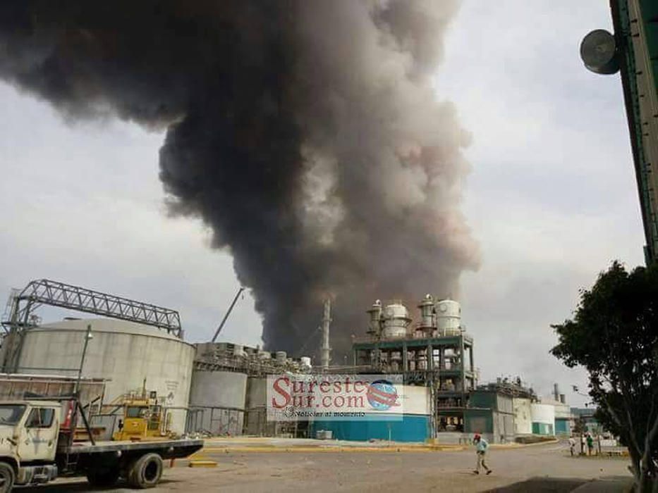 La explosión en una planta de Pemex deja tres muertos