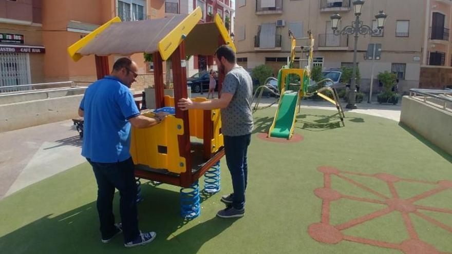 Elche cuenta ya con zona de juegos para niños ciegos y en silla de ruedas