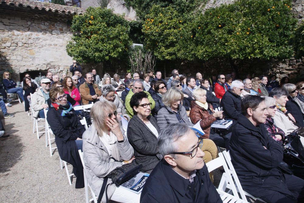 El llibre s'ha presentat al jardí de l'Àngel