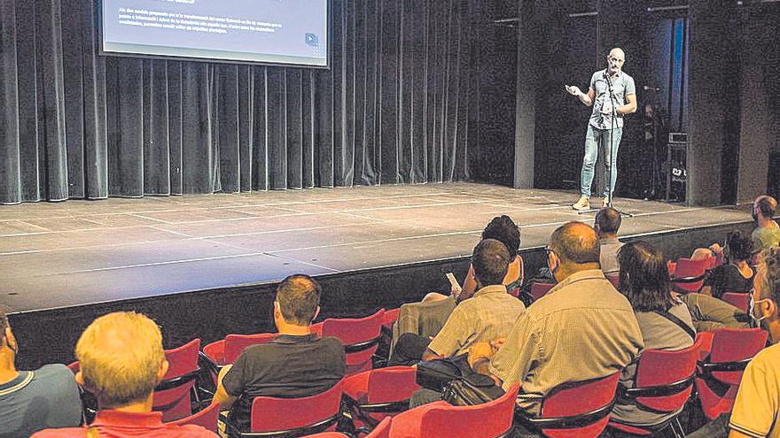 Presentació pública dels dos models proposats