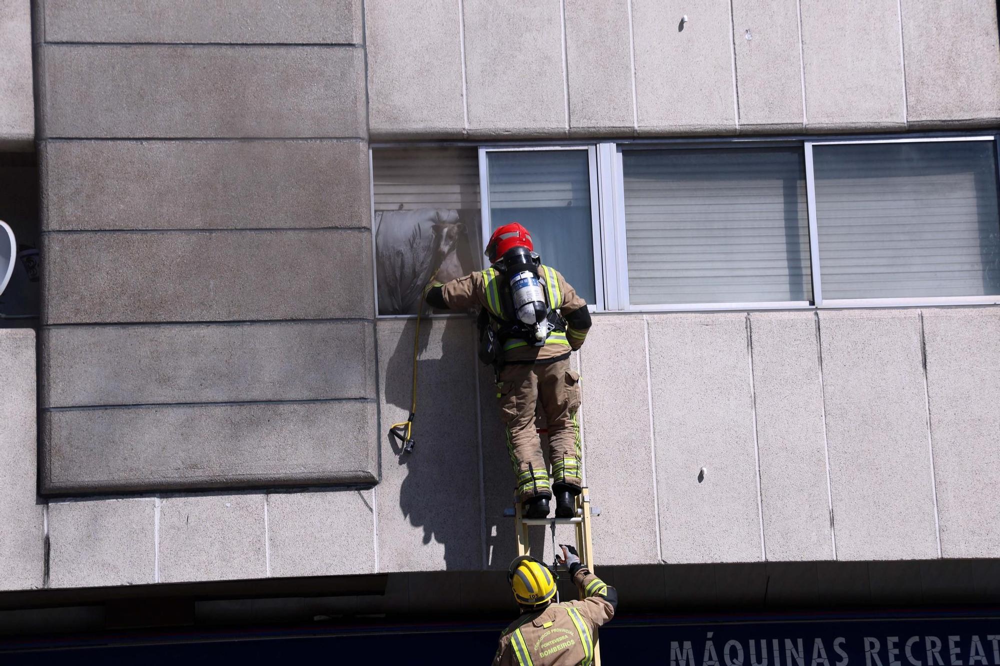Incendio en un edificio de 12 plantas en Vilagarcía: así fue el rescate de los vecinos y sus mascotas