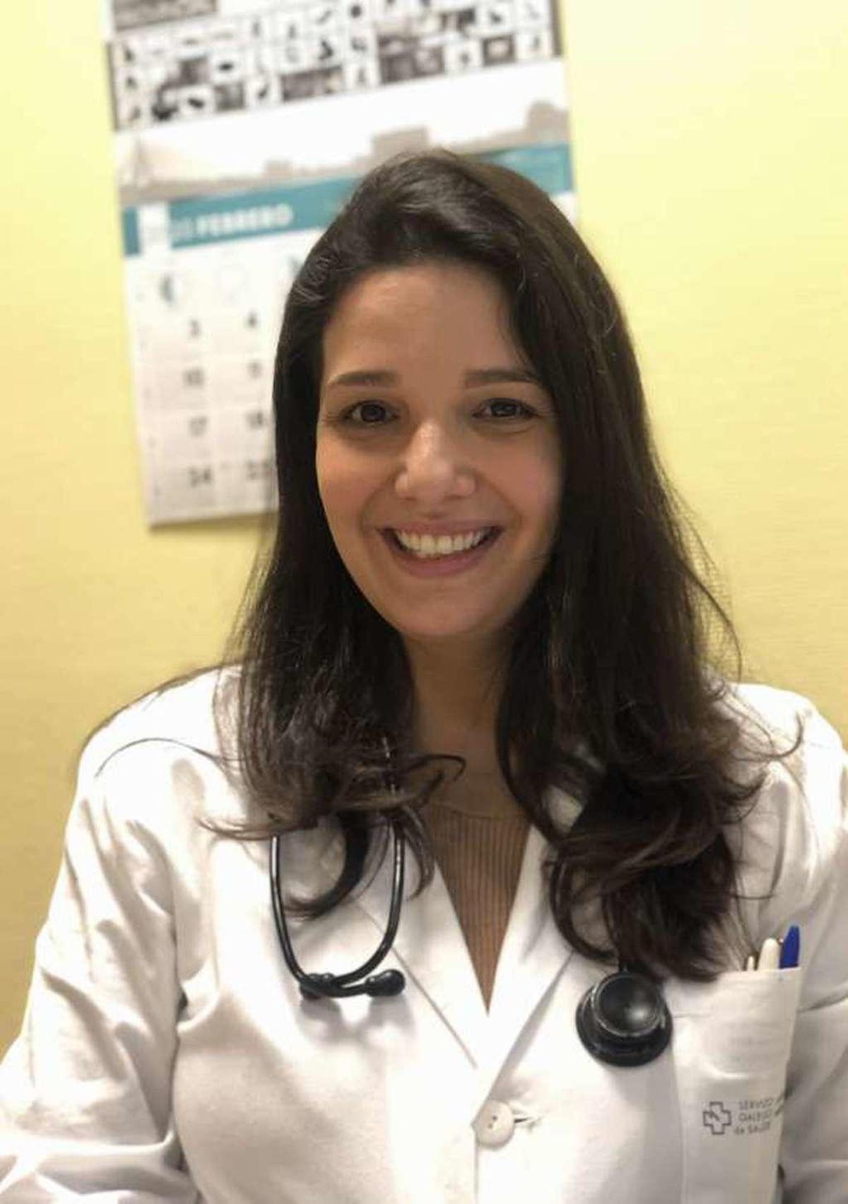 La doctora Diana Alves, en su consulta en Montecelo. // FdV