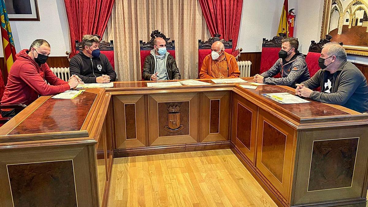 El alcalde, Pablo Roig, consulta durante estos días con los organizadores de la rogativa las opciones para celebrarla.  | JAVIER ORTÍ