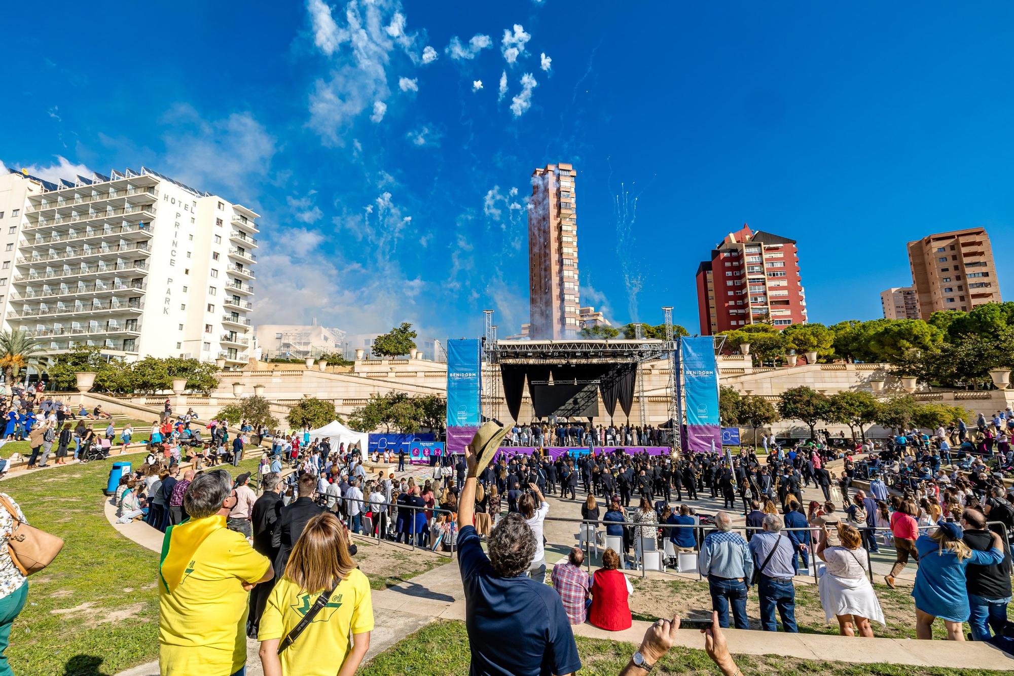 Música y pólvora dan inicio a las Fiestas Mayores Patronales de Benidorm