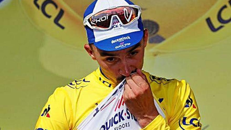 Alaphilippe celebra el lideratge del Tour de França.