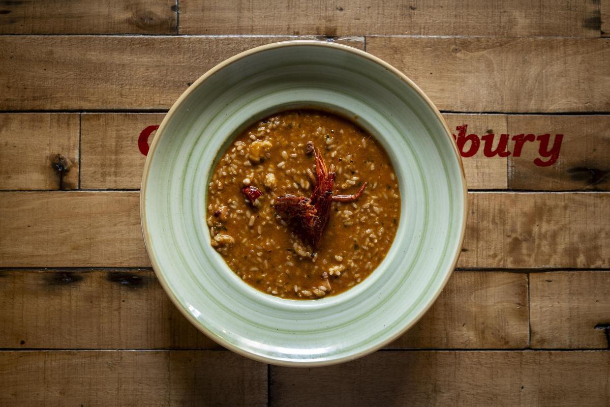 En imágenes | La Cava, el restaurante del Actur que conquistó al barrio más exigente de Zaragoza con su cocina mediterránea