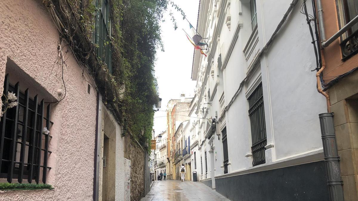 Vídeo | La calle de Cáceres que vende churros rellenos de jamón ibérico y patatera