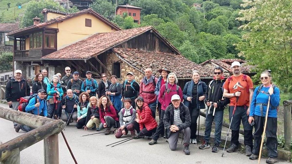 El grupo, en la última ruta, en Quirós.