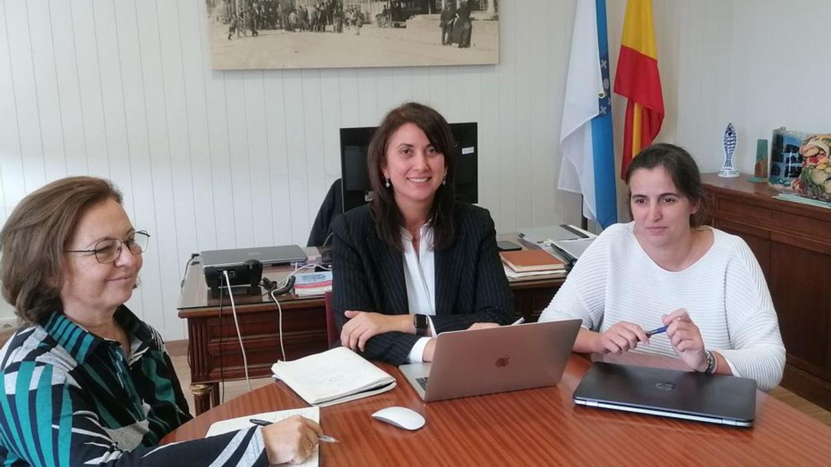 María Nogareda, en el centro, con Soraya Salorio (izq.) y María Pardo. |