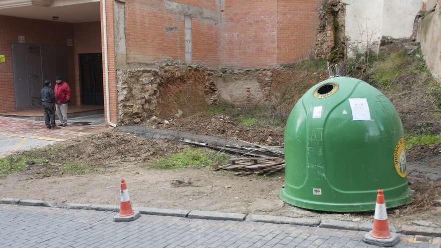 Zona cedida para vial en la calle Madrid tras la construcción el Edificio Mercantil