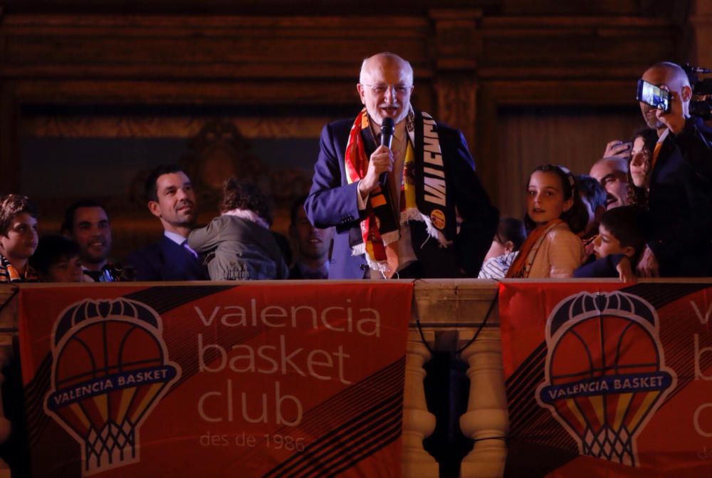 Celebración del triunfo en la Eurocup del Valencia Basket en València