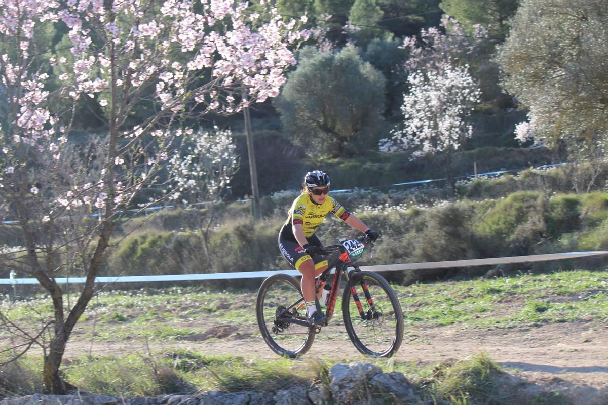 Un ciclista del CC Ontinyent en la prueba del Open CV Escoles i Absolut.
