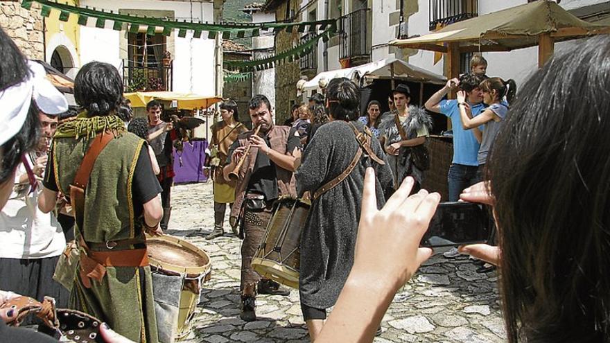 Publican un libro de relatos orales de Guijo de Santa Bárbara