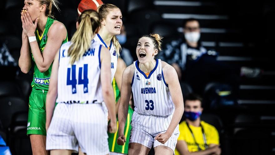 Las hermanas Samuelson celebran una canasa de Avenida.