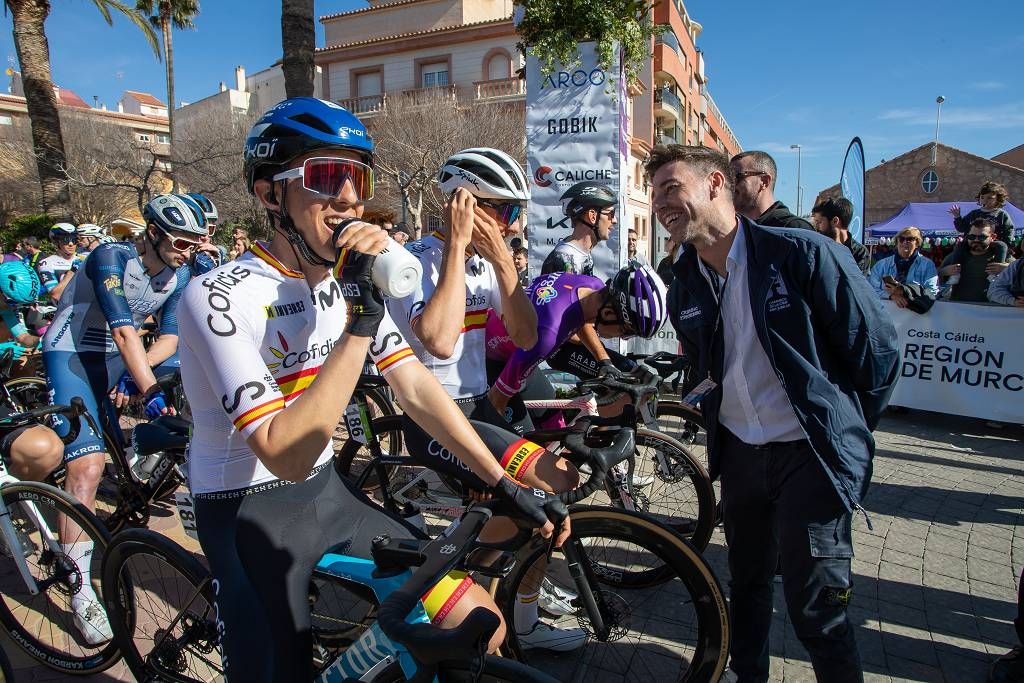 Vuelta Ciclista a Murcia: imágenes de la salida en Jumilla