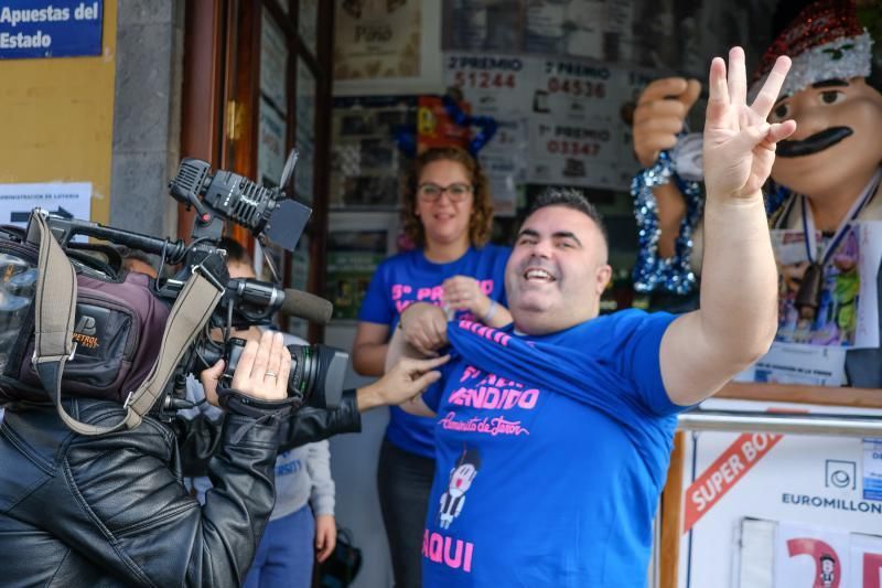 Teror. Administración de loterías de Teror, Av. de Venezuela,  un tercero y tres quintos premios.  | 22/12/2019 | Fotógrafo: José Carlos Guerra