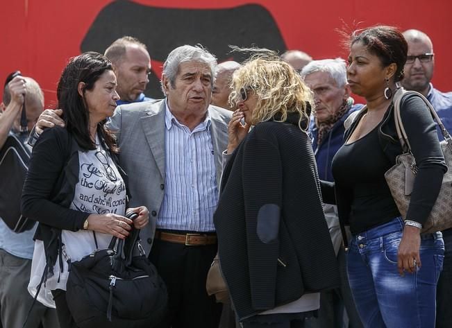 18/04/2016 SUCESOS derrumbe de la vivienda en los critianos donde fallecieron 7 personas  acto homenaje a las victimas   con un minuto de silencio en la plaza del pecador con  autoridades municipales colaboradores en el desescombro  familiares de las víctimas  y vecinos de los cristianos