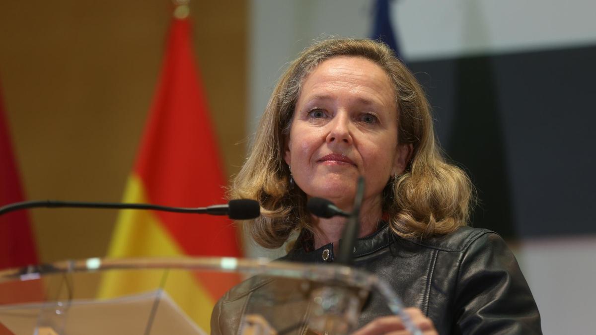 La vicepresidenta primera i ministra d&#039;Assumptes Econòmics i Transformació Digital, Nadia Calviño, comparece después de una reunión bilateral, en la sede del Ministerio, a 11 de enero de 2022, en Madrid (España).