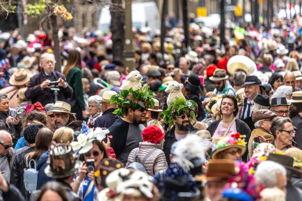 Nueva edición del Paseo con Sombrero por Barcelona