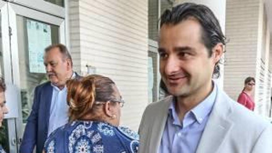 Eduardo Dolón en su entrada a declarar al juzgado.