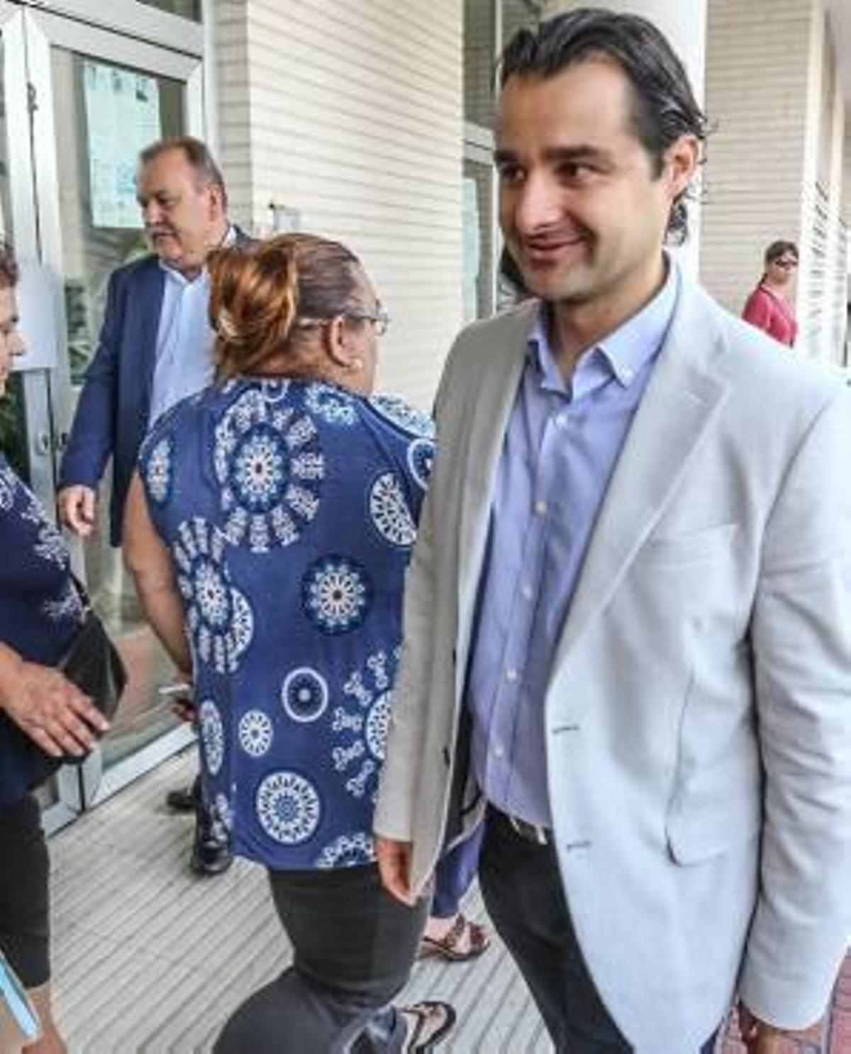 Eduardo Dolón en su entrada a declarar al juzgado.