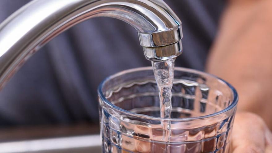 Siete localidades cordobesas tienen ya recortes en el suministro del agua potable.