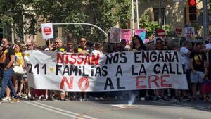 Protesta de trabajadores de Nissan en el centro de Barcelona.