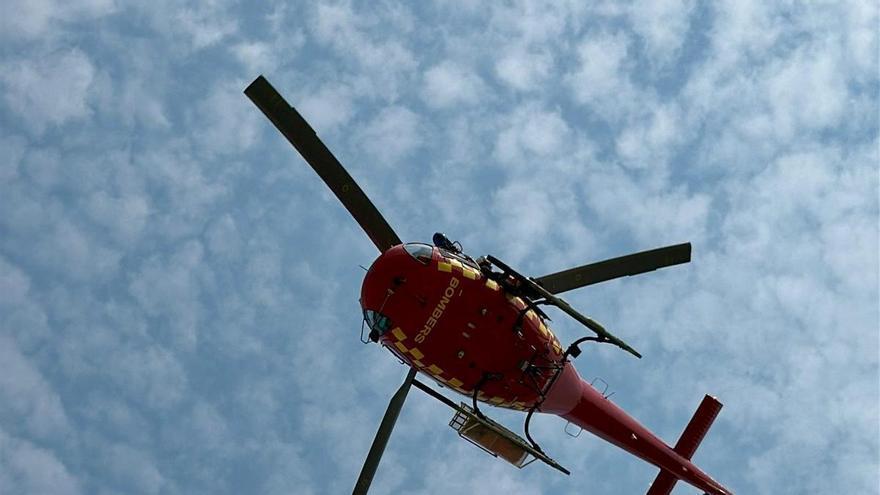 Un sindicato denuncia el uso de helicópteros de un solo motor para trasladar pacientes a Son Espases