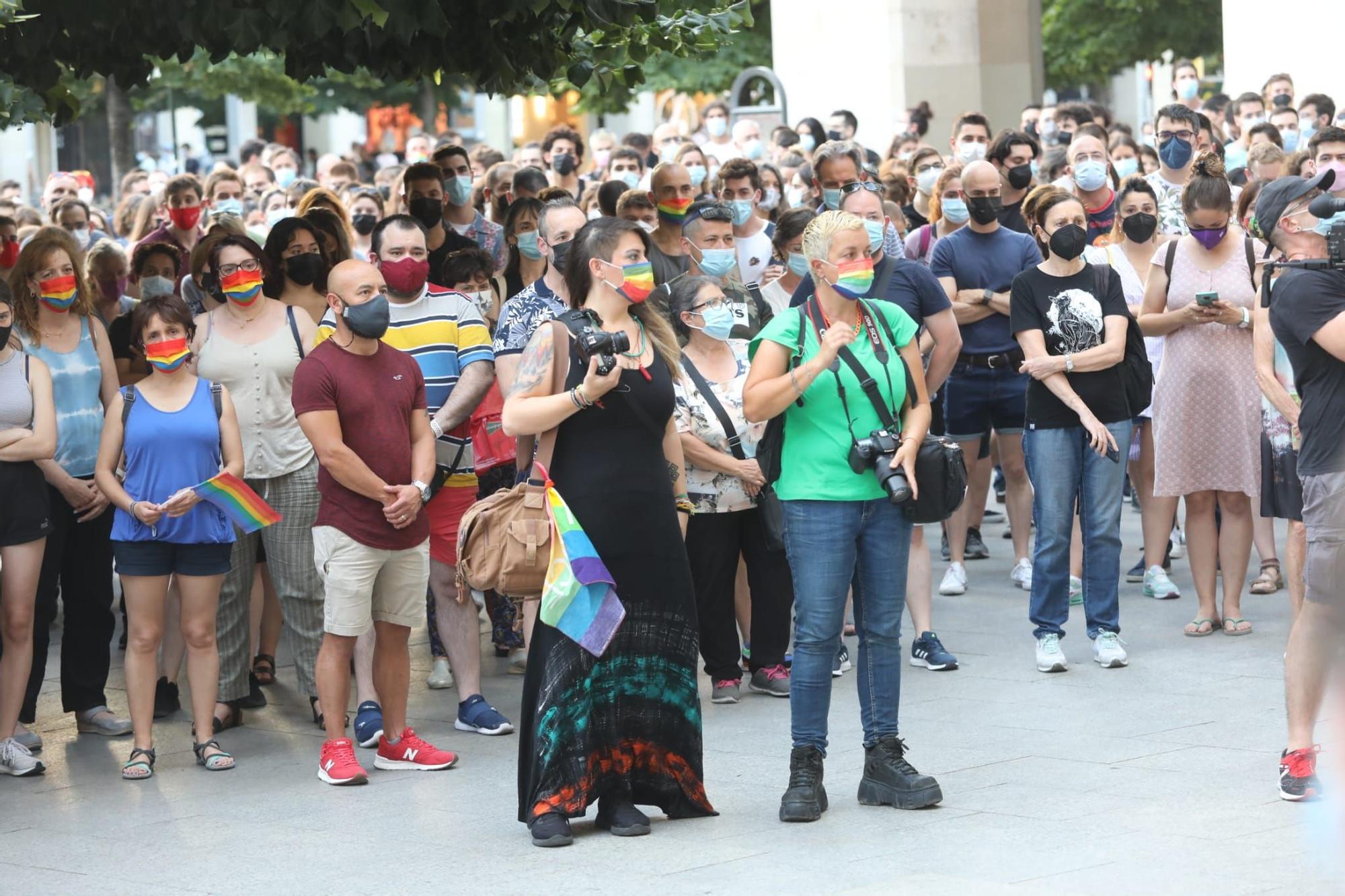 Decenas de personas se concentran en Zaragoza por el asesinato de Samuel