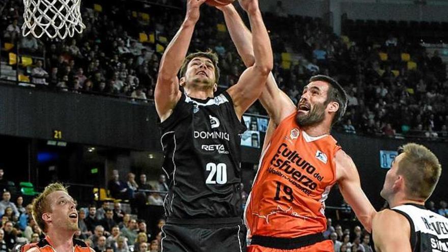 San Emeterio i Todorovic lluiten per una pilota