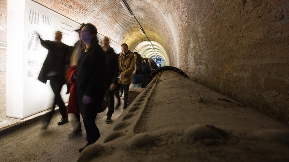Visita guiada al túnel subterráneo de la Casa de l'Aigua.